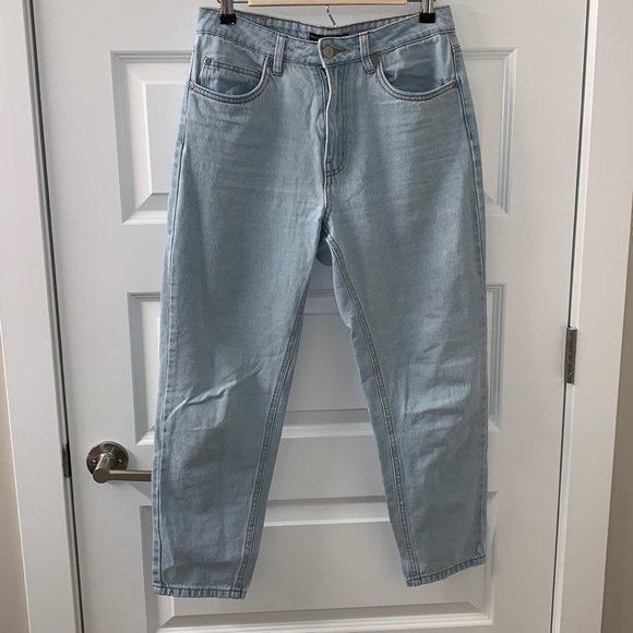 Light wash mom jeans - Picture 1 of 8